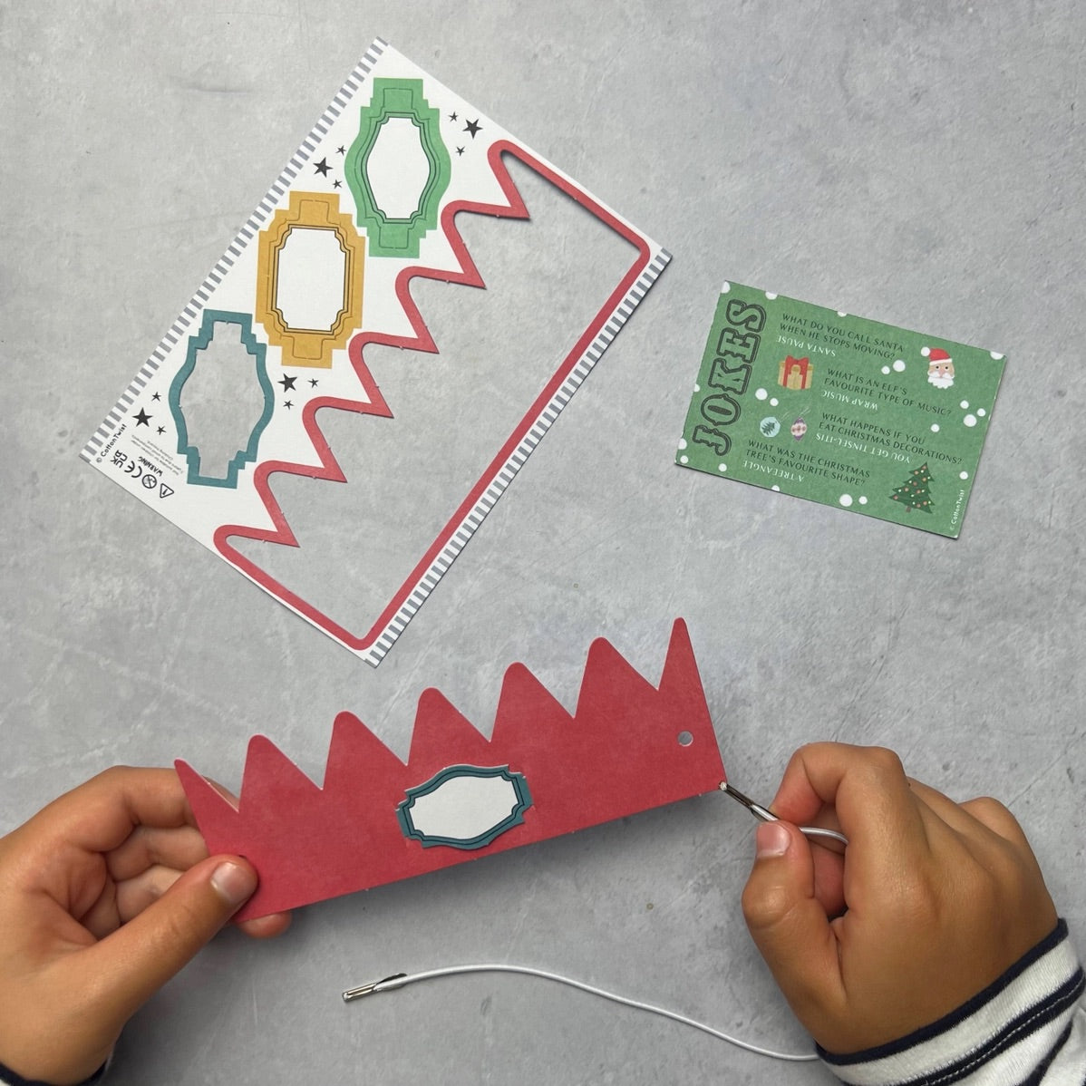 'Who am I?' Christmas Cracker Crown Kit