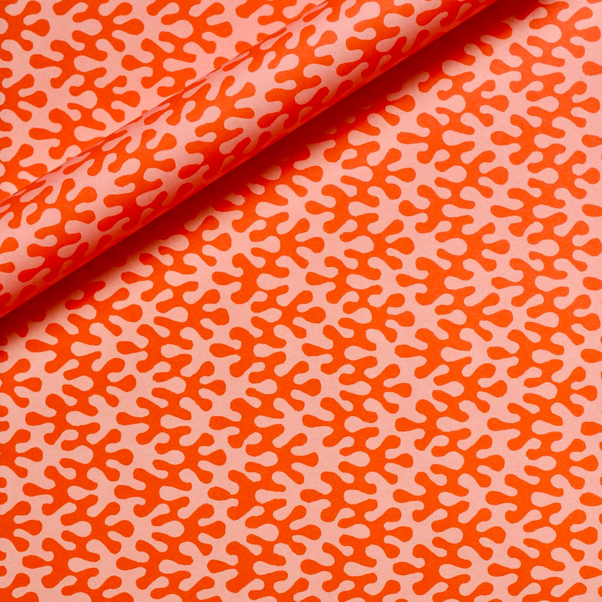 Wrapping paper in pink and red kelp design