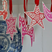 18 Folk Art Christmas Decorations